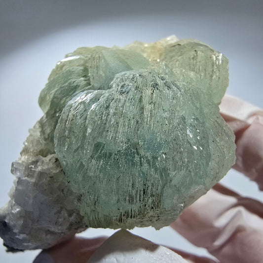 Prehnit Kugel, Calcit, Quarz auf Matrix Goboboseb, Namibia 67*38*38mm #12778