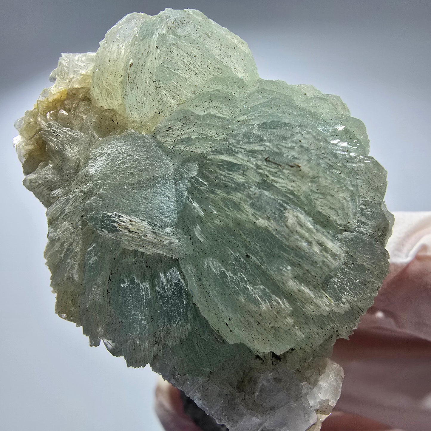 Prehnit Kugel, Calcit, Quarz auf Matrix Goboboseb, Namibia 67*38*38mm #12778