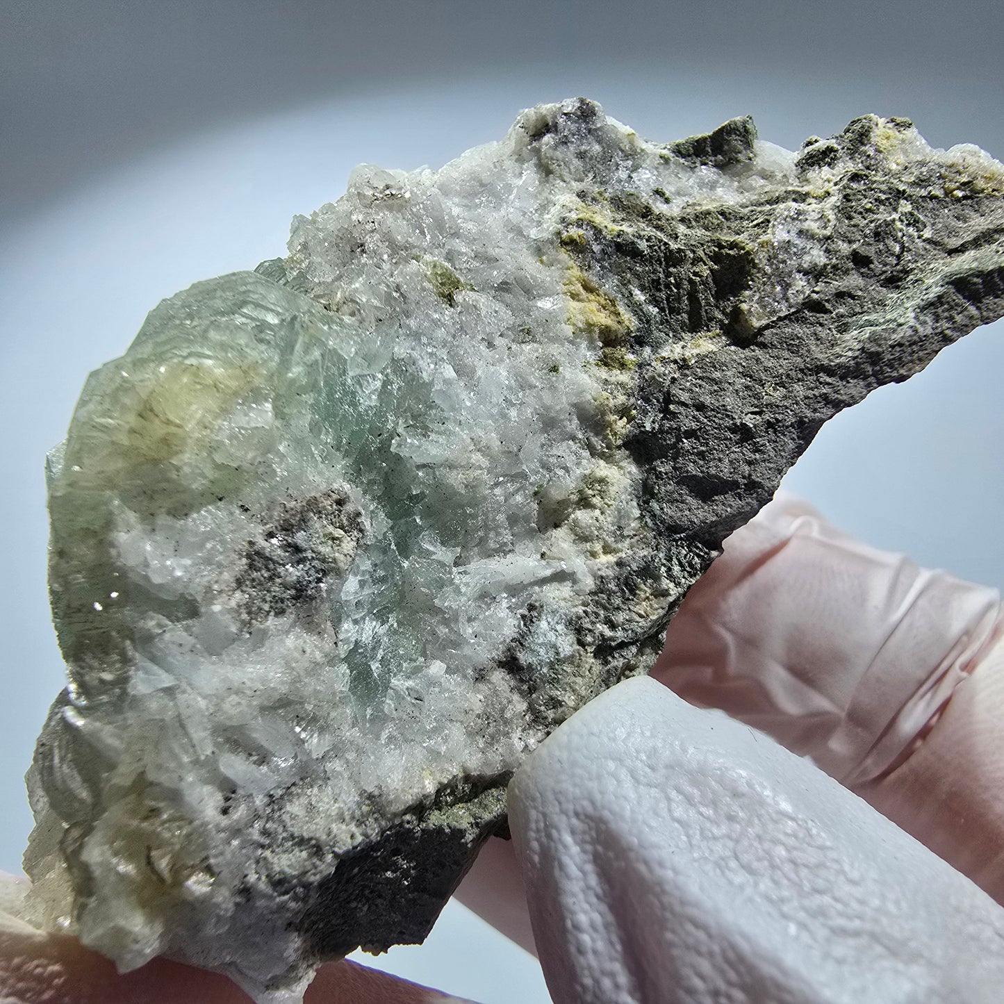 Prehnit Kugel, Calcit, Quarz auf Matrix Goboboseb, Namibia 67*38*38mm #12778