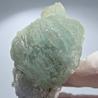 Prehnit Kugel, Calcit, Quarz auf Matrix Goboboseb, Namibia 67*38*38mm #12778