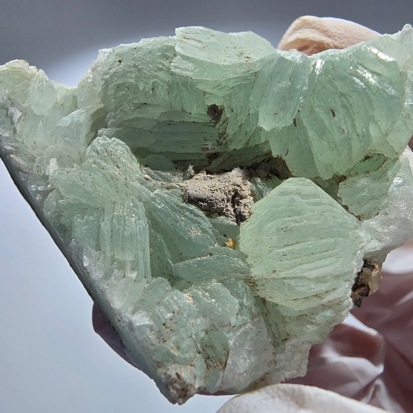 Seltene Prehnit Kugel, Quarz Stufe - alter Fund Goboboseb, Namibia 62*45*27mm #12779