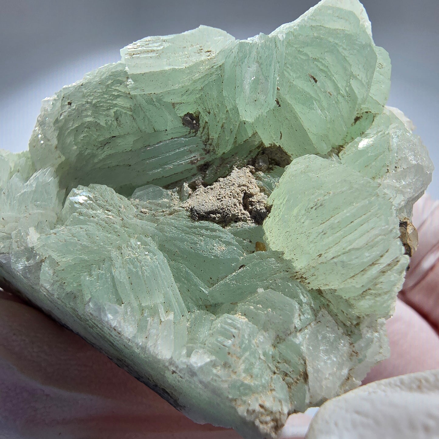 Seltene Prehnit Kugel, Quarz Stufe - alter Fund Goboboseb, Namibia 62*45*27mm #12779