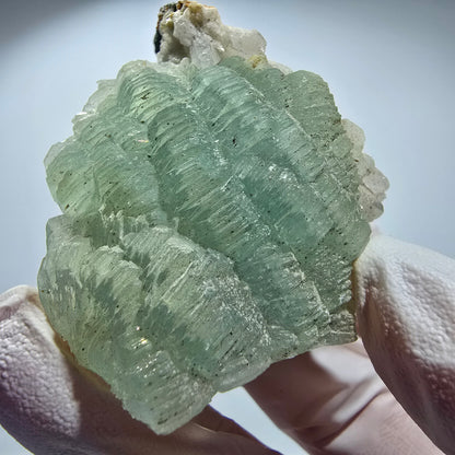 Boule de prehnite, cube de calcite, quartz sur matrice Goboboseb, Namibie 54*45*30mm #12780
