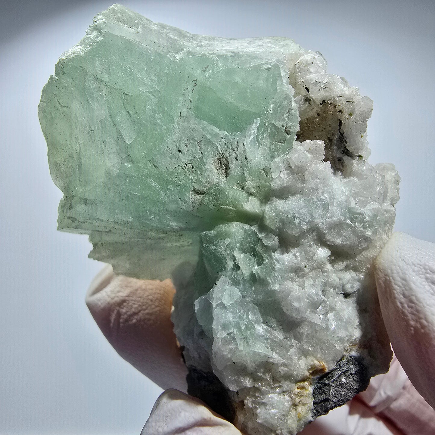 Boule de prehnite, cube de calcite, quartz sur matrice Goboboseb, Namibie 54*45*30mm #12780