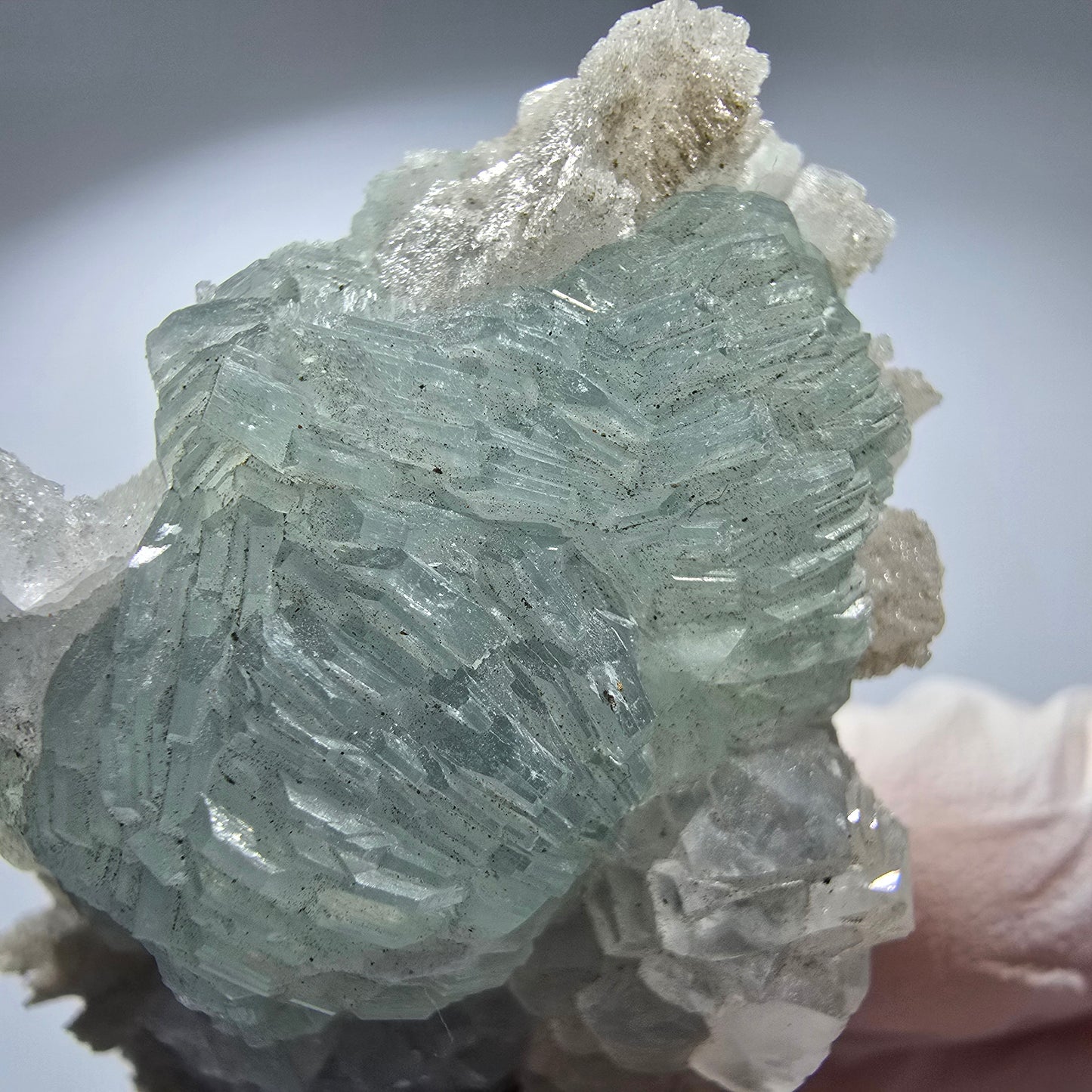Prehnit Kugel, Calcit Würfel, Quarz auf Matrix Goboboseb, Namibia 63*38*27mm #12782