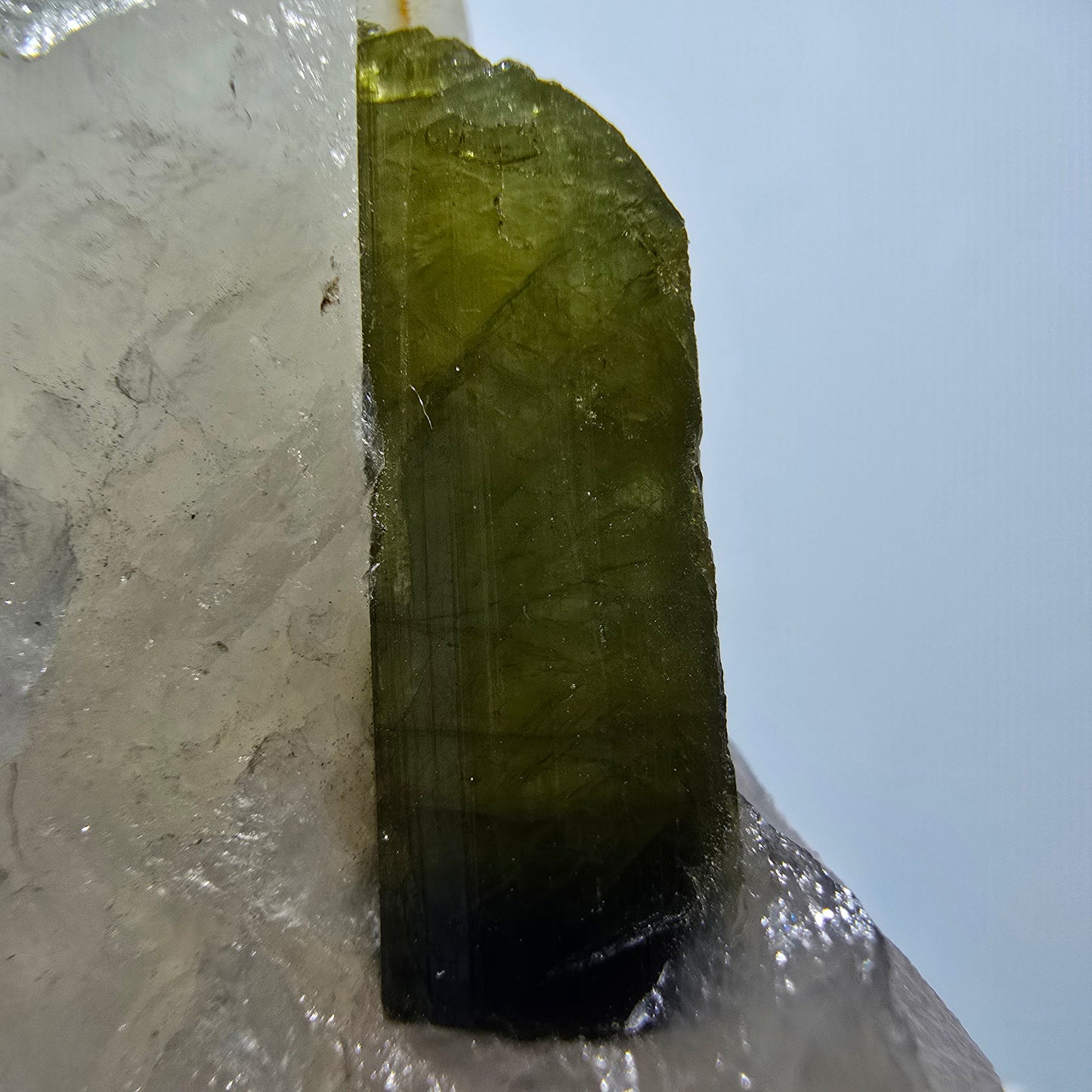 Seltene Verdelith Turmalin auf Quarz Stufe Karabib, Namibia 56*27*19mm #12796