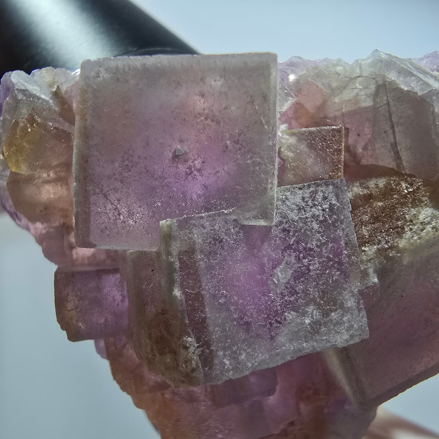 Fluorite fantôme en cubes, lilas jaune blanc Brandberg, Namibie 56*42*21mm #12810