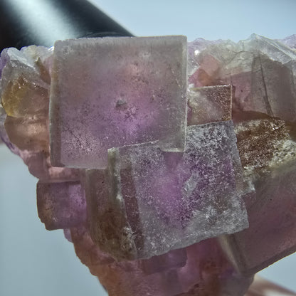Fluorite fantôme en cubes, lilas jaune blanc Brandberg, Namibie 56*42*21mm #12810