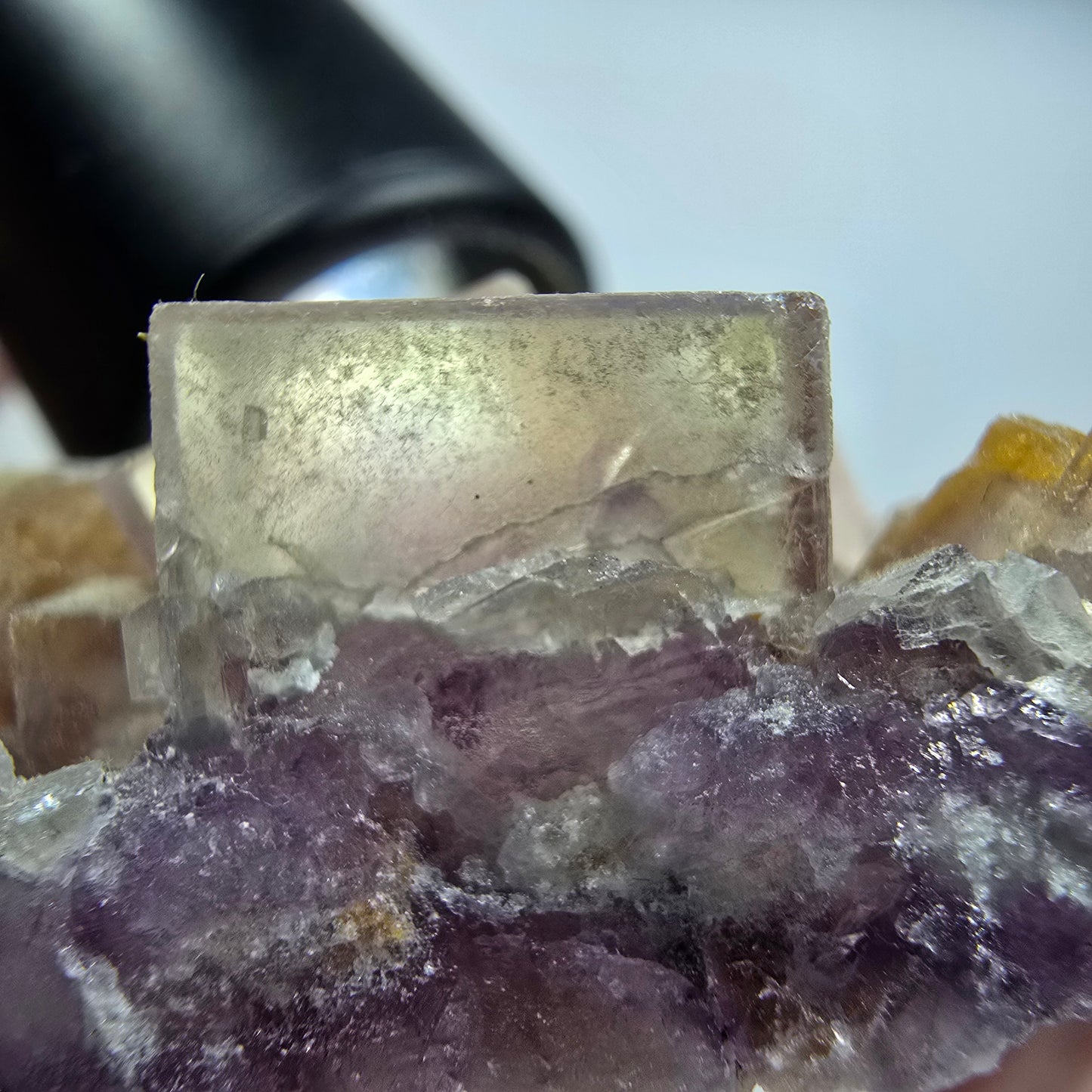 Fluorite fantôme en cubes, lilas jaune blanc Brandberg, Namibie 56*42*21mm #12810