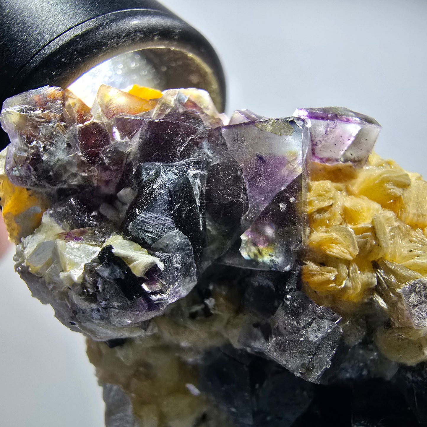 Bunte Phantom Fluorit, Schörl Turmalin, Hyalit, Muskovit Erongo, Namibia 79*47*36mm #12813