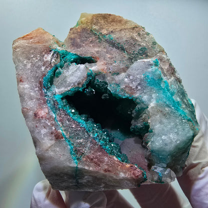 Dioptas auf Quarz Stufe Kaokoveld, Namibia 73*53*51mm #12824
