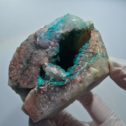 Dioptas auf Quarz Stufe Kaokoveld, Namibia 73*53*51mm #12824