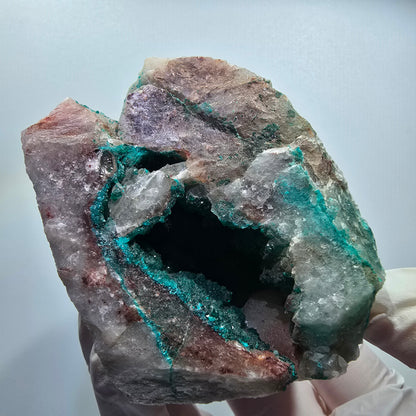 Dioptas auf Quarz Stufe Kaokoveld, Namibia 73*53*51mm #12824