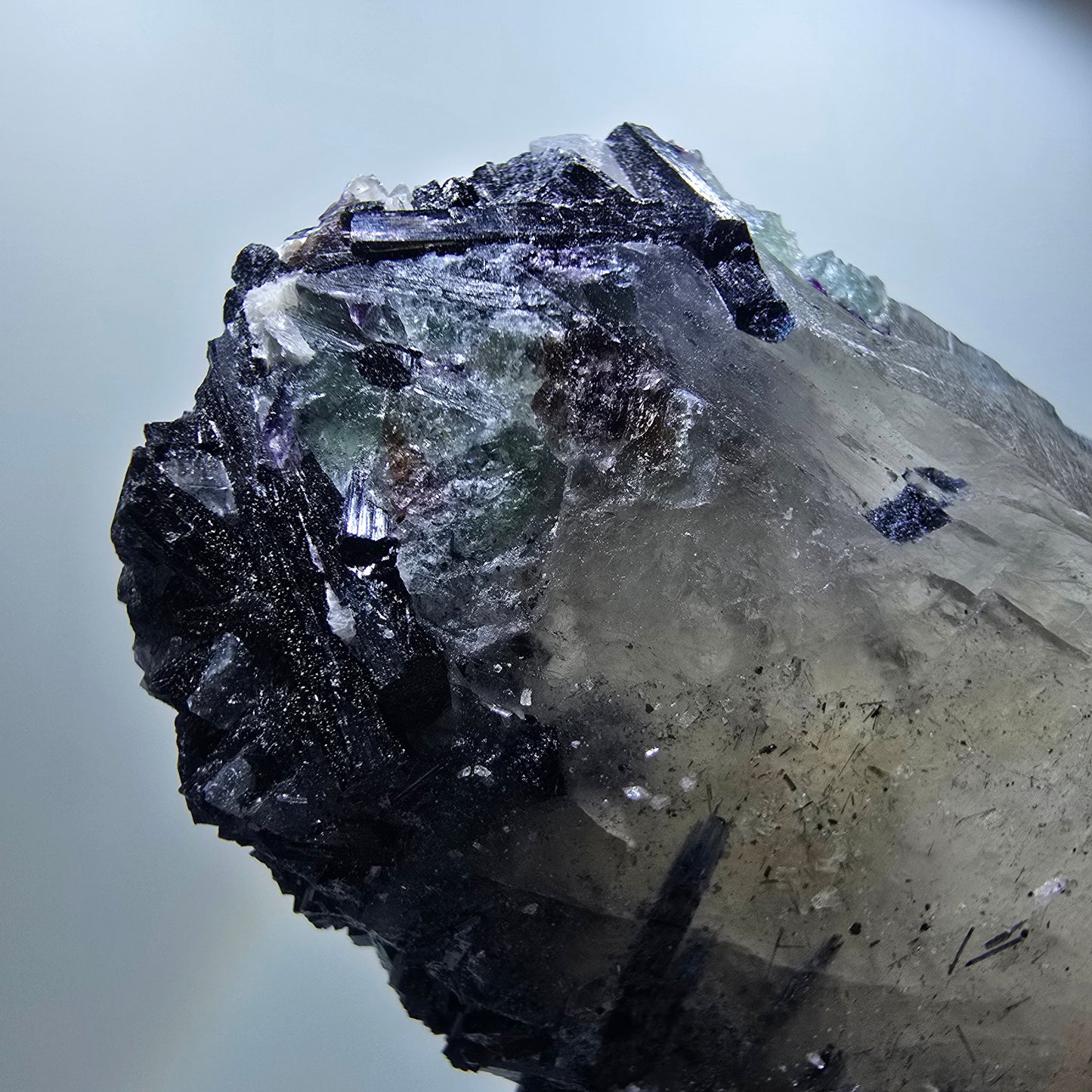 Cubes de fluorite colorés, quartz fumé, tourmaline schorl, muscovite Erongo, Namibie 66*33*12mm #12833