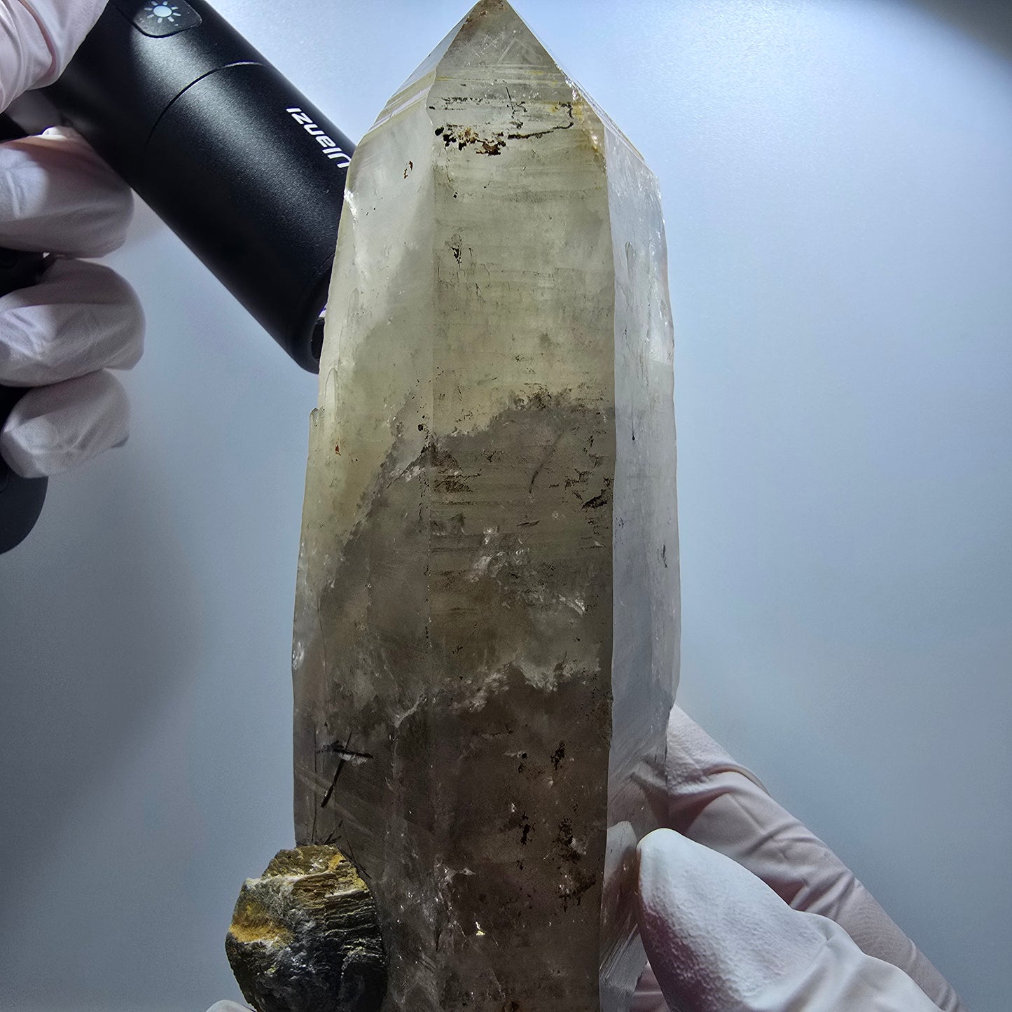 Grand squelette de quartz fumé avec schorl tourmaline, muscovite Erongo, Namibie 145*57*55mm #12835