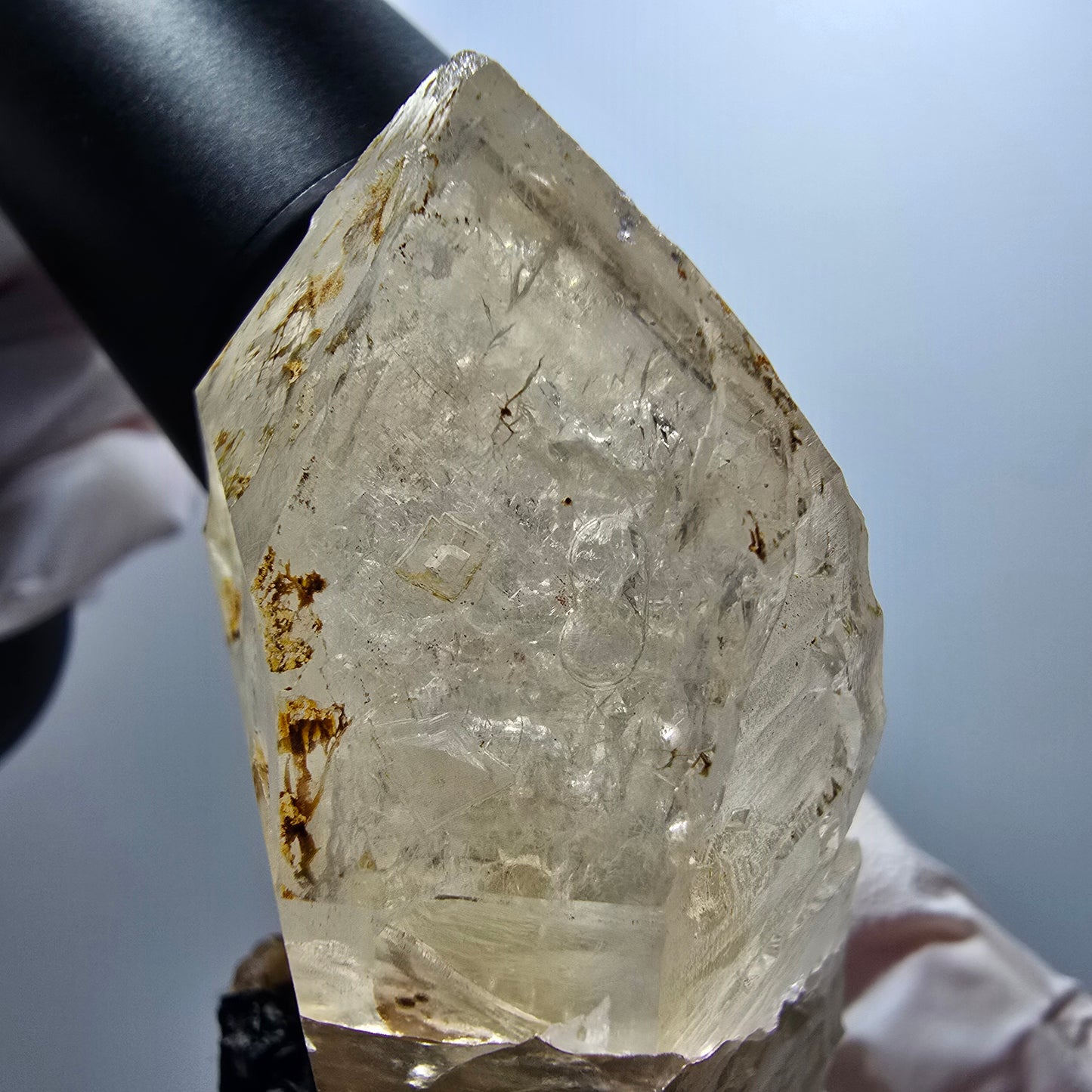 Quartz enfumé squelette enhydro, schorl, hyalite, 2x bulles (grandes) Erongo, Namibie 76*44*34mm #12837