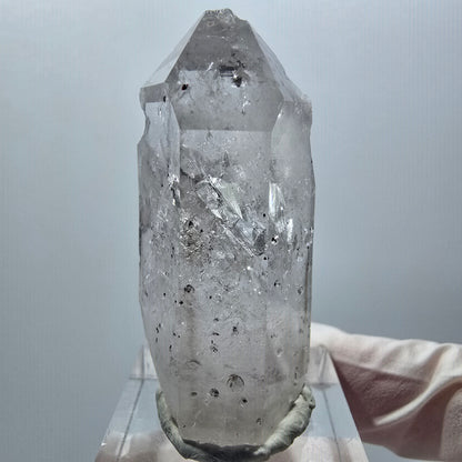 Quartz clair avec analcime, hématite pointe Streep Mine Goboboseb Namibie 47*18*19mm #12864