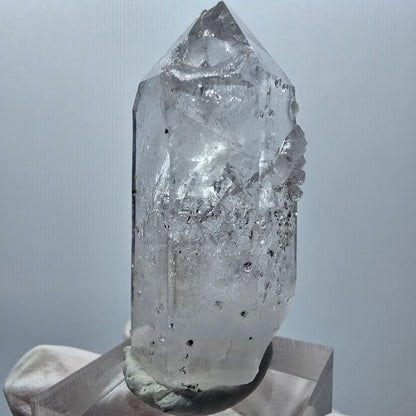 Quartz clair avec analcime, hématite pointe Streep Mine Goboboseb Namibie 47*18*19mm #12864