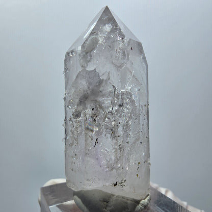 Quartz clair avec analcime, hématite pointe Streep Mine Goboboseb Namibie 47*18*19mm #12864