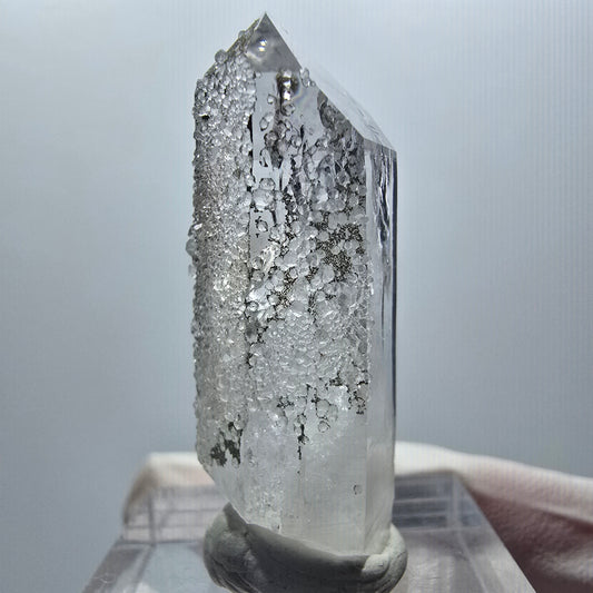 Klare Quarz Spitze mit Analcim Spitze Streep Mine Goboboseb Namibia 36*12*11mm #12865