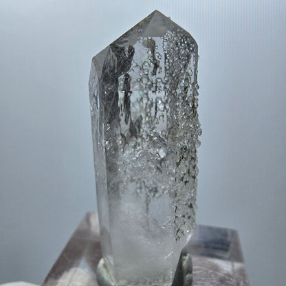 Pointe de quartz clair avec pointe d'analcime Mine Streep Goboboseb Namibie 36*12*11mm #12865