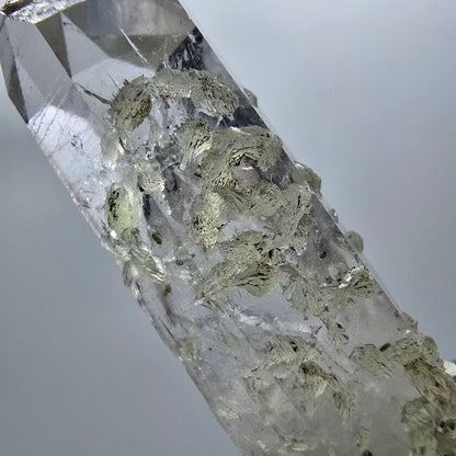 Enhydro Lemurian Phantom Quarz mit Prehnit, 1x Blase Streep Mine Namibia 44*15*13mm #12866