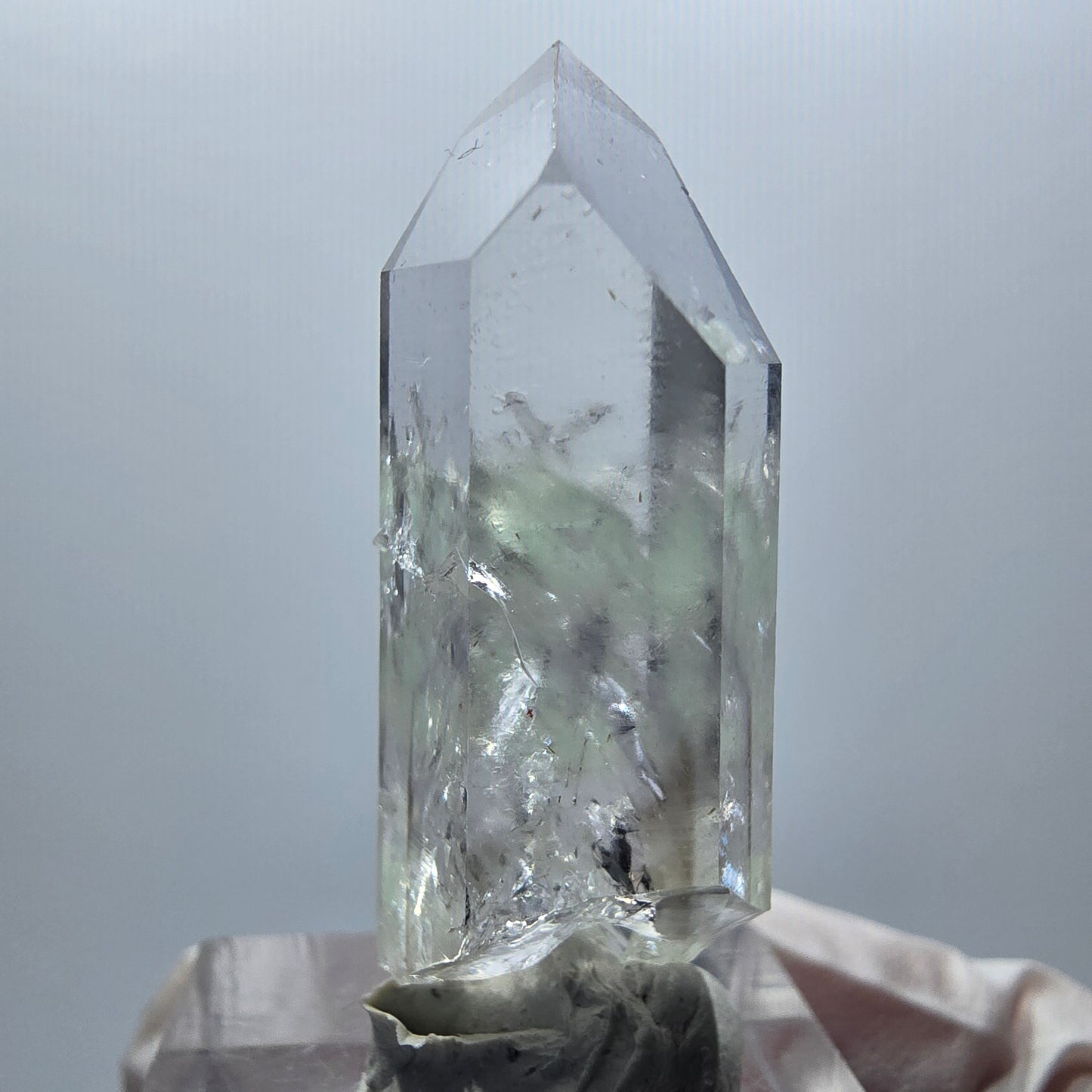 Quartz fumé fantôme Enhydro avec Analcime, Prehnite, 1 bulle Streep Mine Namibie 41*17*12mm #12869