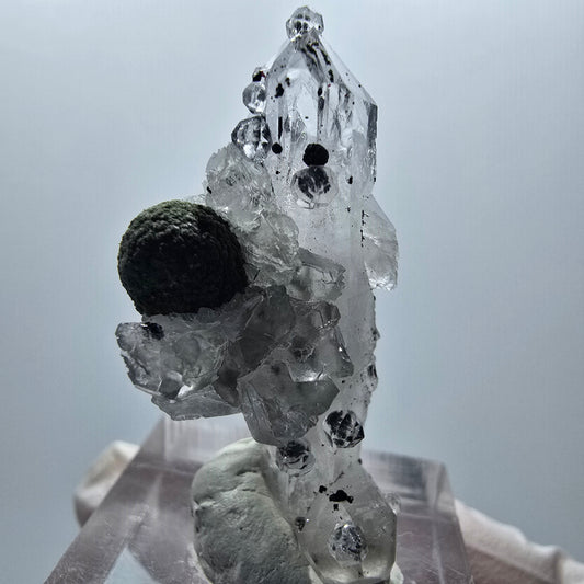 Quarz Doppelender mit Analcim, Hämatit, Calcit Würfel Streep Mine Namibia 38*18*16mm #12870