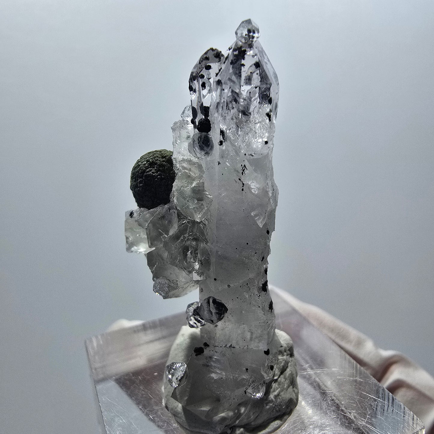 Quarz Doppelender mit Analcim, Hämatit, Calcit Würfel Streep Mine Namibia 38*18*16mm #12870