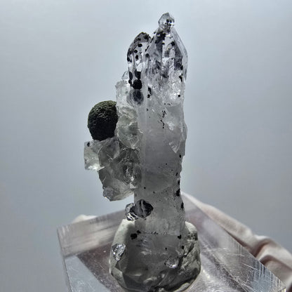Quarz Doppelender mit Analcim, Hämatit, Calcit Würfel Streep Mine Namibia 38*18*16mm #12870