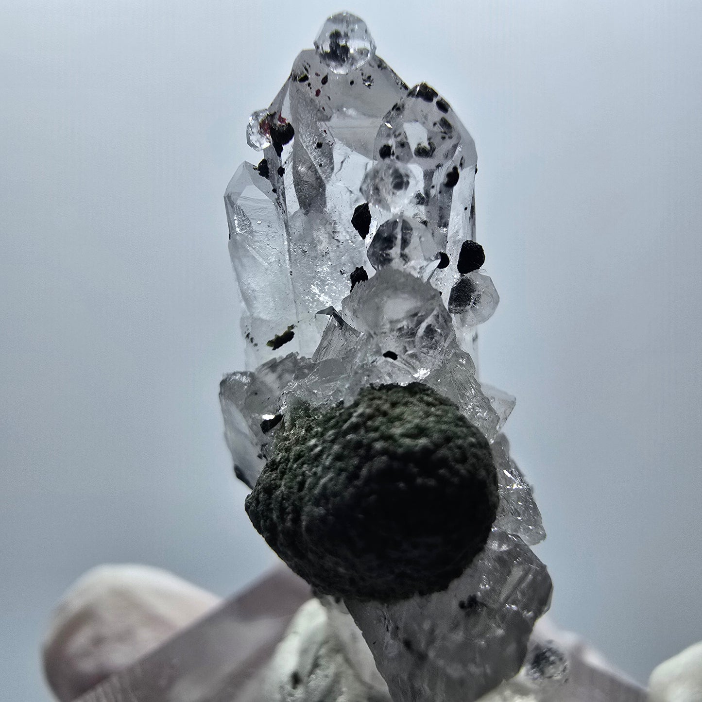 Quarz Doppelender mit Analcim, Hämatit, Calcit Würfel Streep Mine Namibia 38*18*16mm #12870