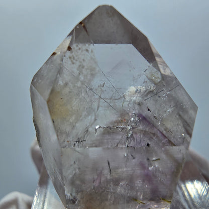 Phantom Amethyst Kristall mit Hämatit Streep Mine Goboboseb Namibia 28*24*16mm #12880