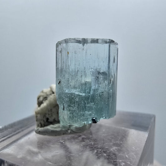 Klarer Aquamarin X Kristall mit Orthoklas Erongo, Namibia 17*14*14mm #12909