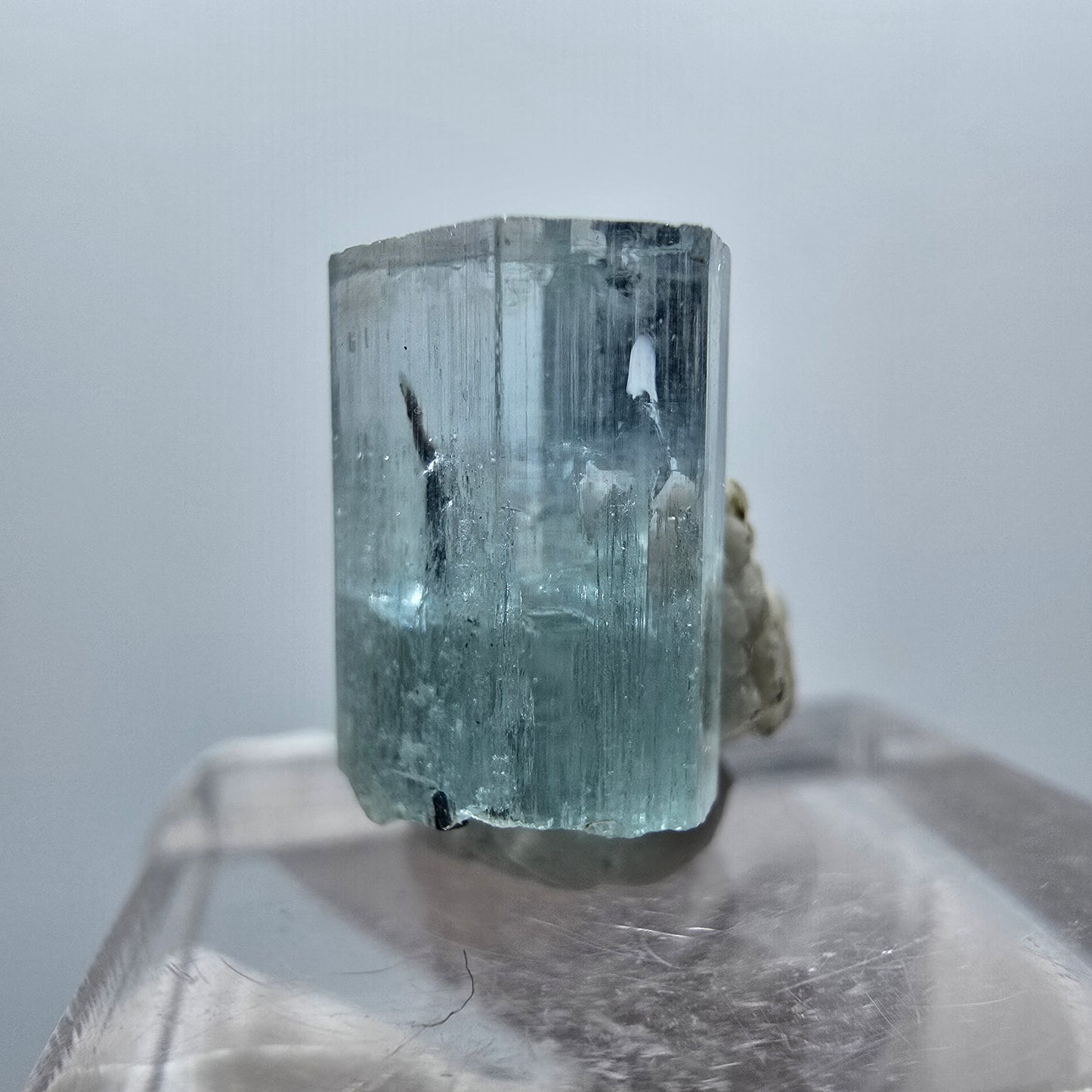 Klarer Aquamarin X Kristall mit Orthoklas Erongo, Namibia 17*14*14mm #12909