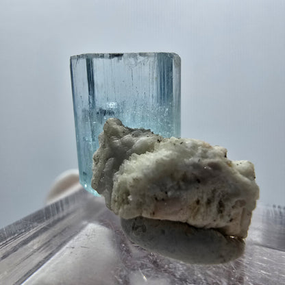 Klarer Aquamarin X Kristall mit Orthoklas Erongo, Namibia 17*14*14mm #12909
