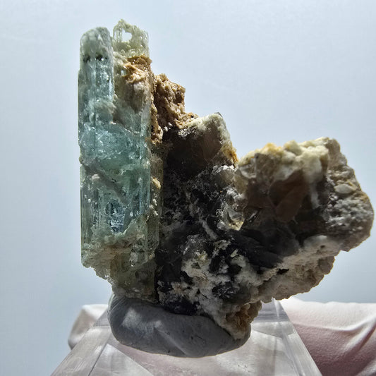 Klarer Aquamarin X Kristall auf Orthoklas, Rauchquarz Erongo, Namibia 40*34*24mm #12910
