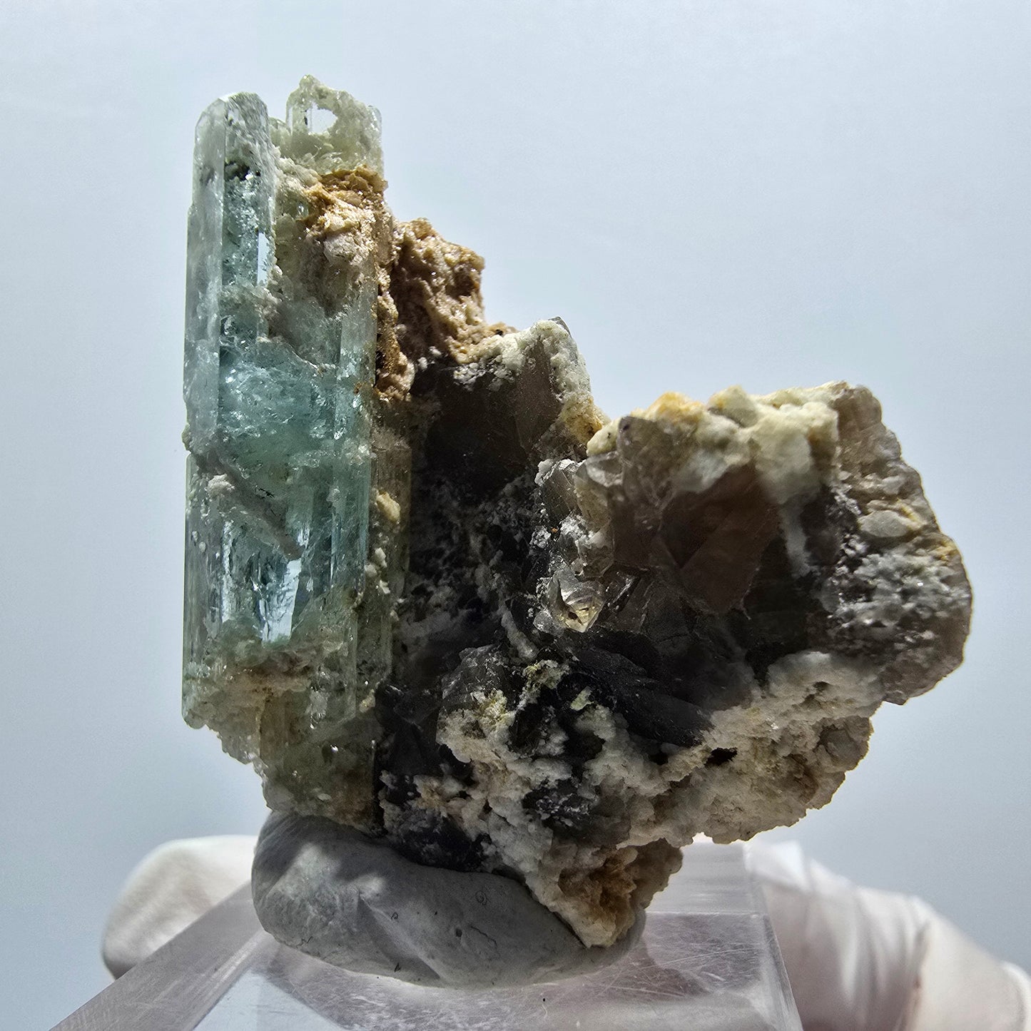 Klarer Aquamarin X Kristall auf Orthoklas, Rauchquarz Erongo, Namibia 40*34*24mm #12910