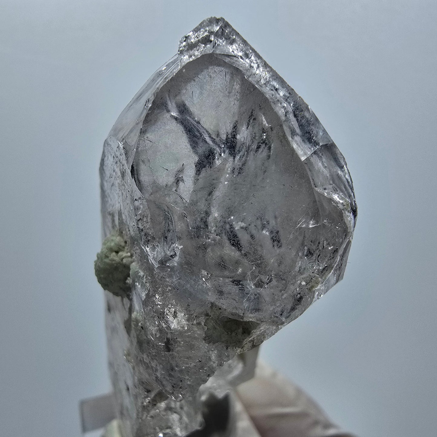 Skelett Phantom Amethyst mit Prehnit Streep Mine Goboboseb Namibia 69*33*22mm #12941