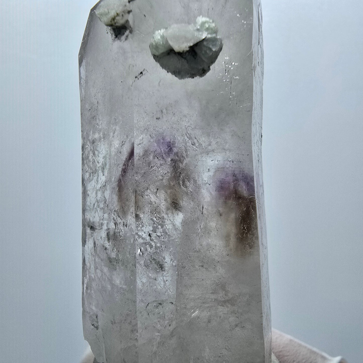 Skelett Phantom Amethyst mit Prehnit Streep Mine Goboboseb Namibia 68*26*22mm #12945