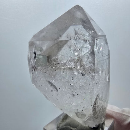 Quartz fumé fantôme Lémurien Enhydro avec Prehnite, 1x bulle Streep Mine Namibie 63*40*32mm #12947