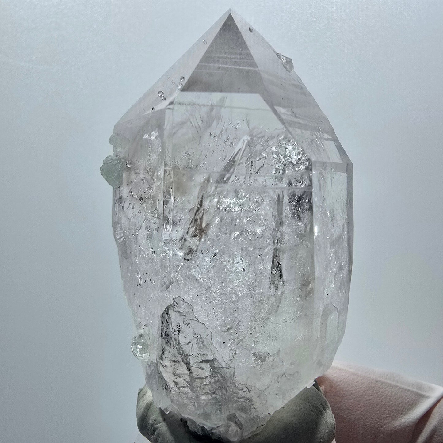 Quartz fumé fantôme Lémurien Enhydro avec Prehnite, 1x bulle Streep Mine Namibie 63*40*32mm #12947