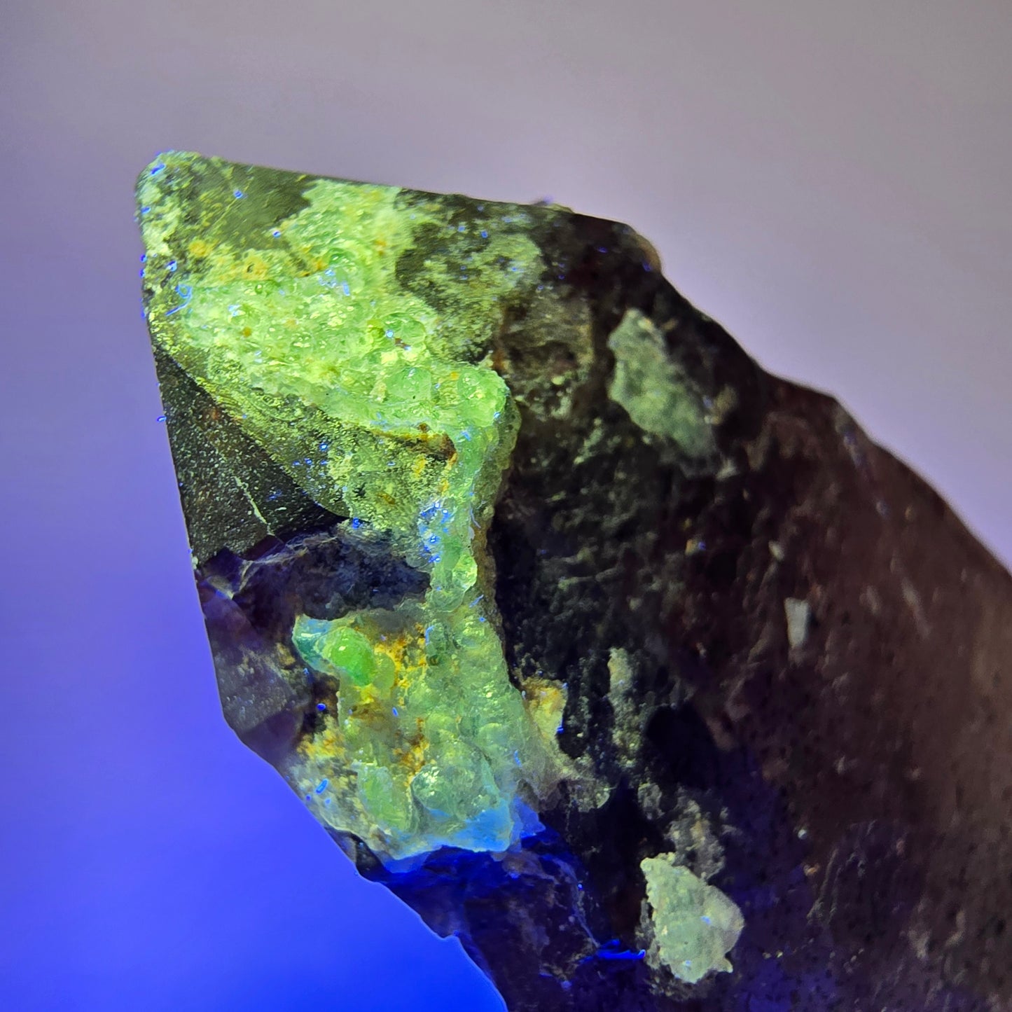 Skelett Phantom Amethyst mit Hyalit Opal auf Matrix Erongo, Namibia 72*32*23mm #12993