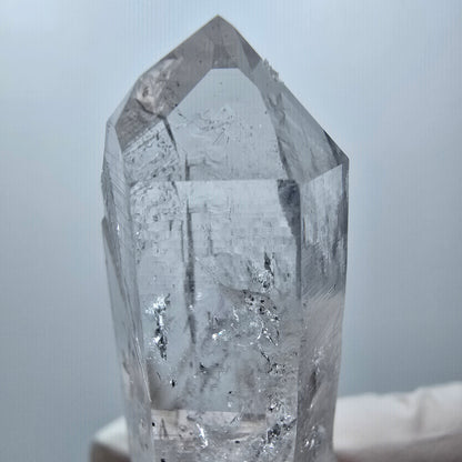 Lemurian Phantom Rauchquarz mit Hämatit Spitze Streep Mine, Namibia 55*27*18mm #12997