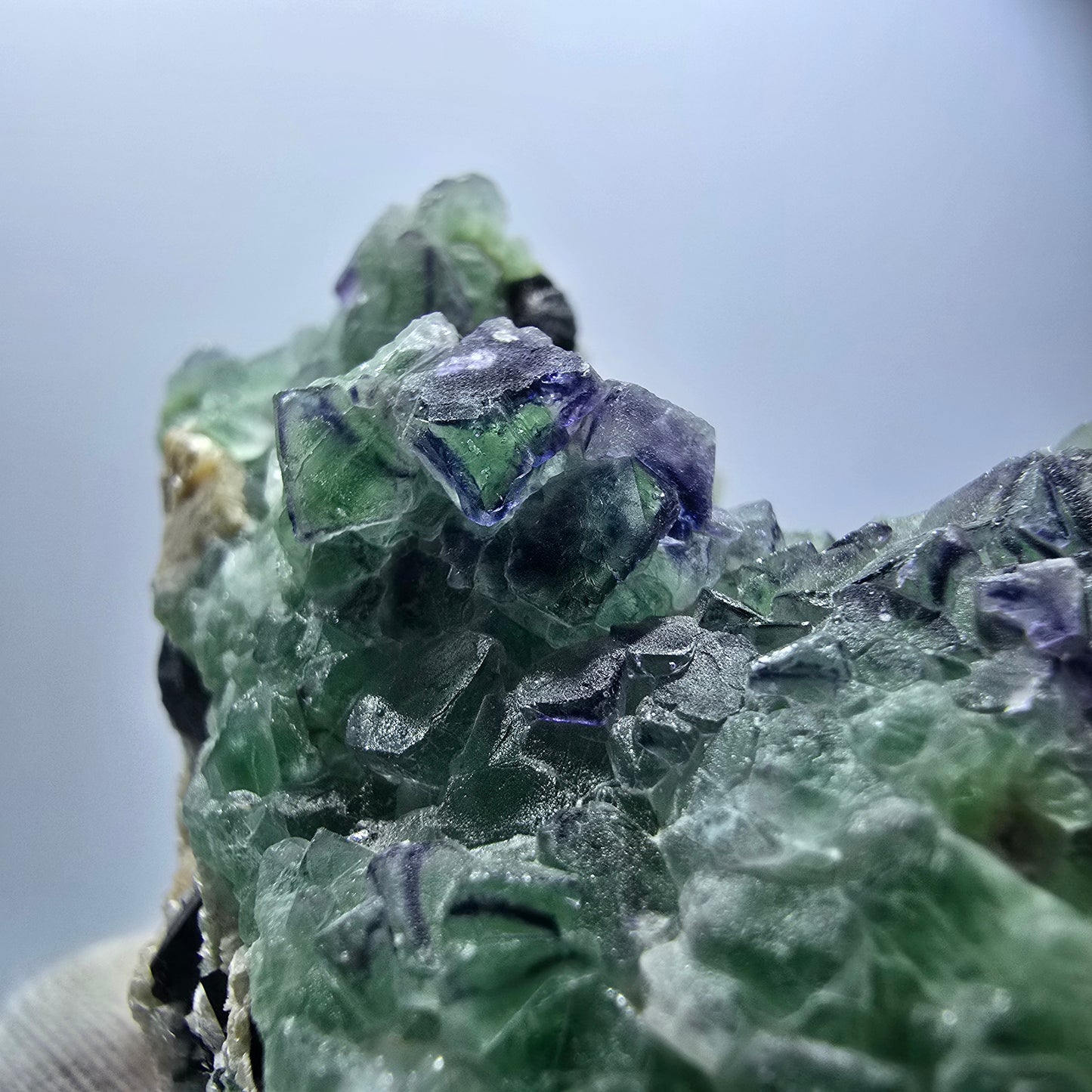 Cube de fluorite fantôme zonal, spécimen de muscovite, Erongo, Namibie, 63 x 50 x 43 mm 