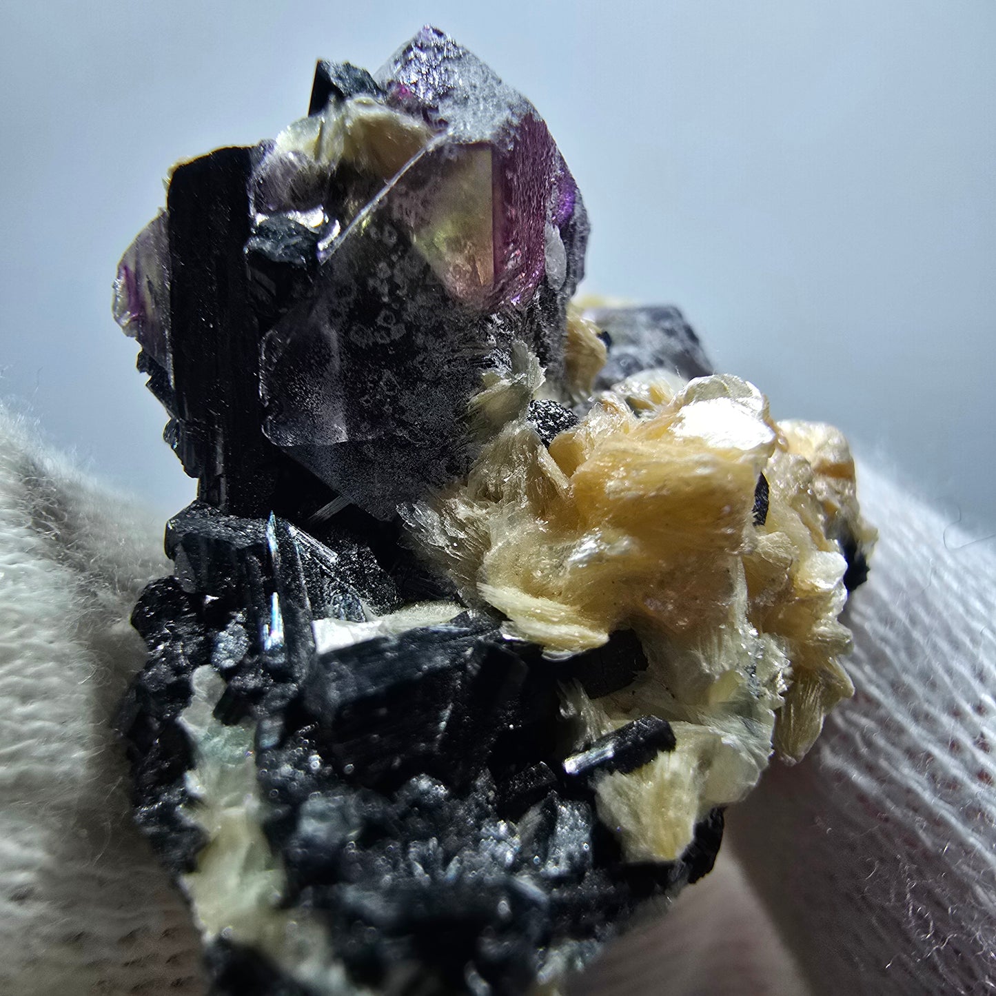 Bunte Phantom Fluorit Würfel Muskovit Schörl Turmalin Erongo, Namibia 39*26*21mm