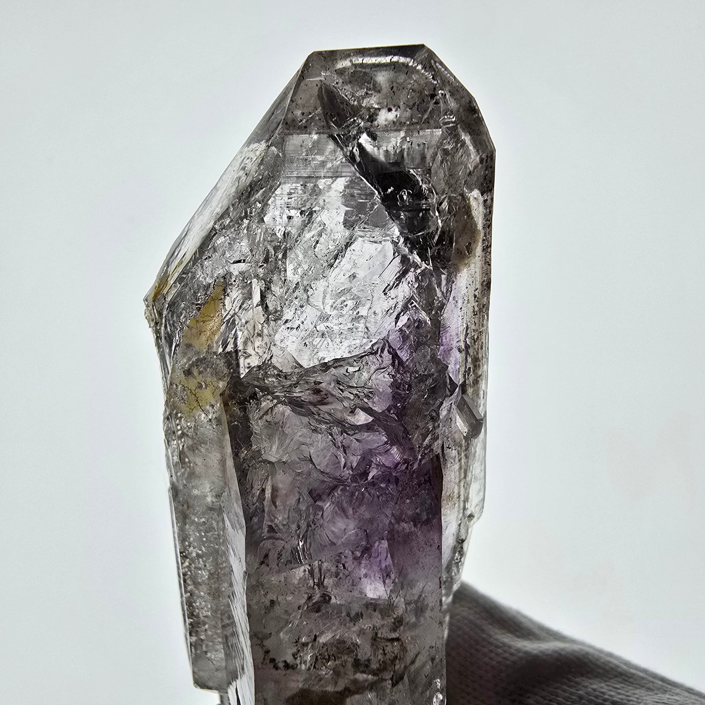 Gobo de poche Enhydro Skeleton Amethyst DT Scepter Valentine. Namibie 117 x 37 x 33 mm 