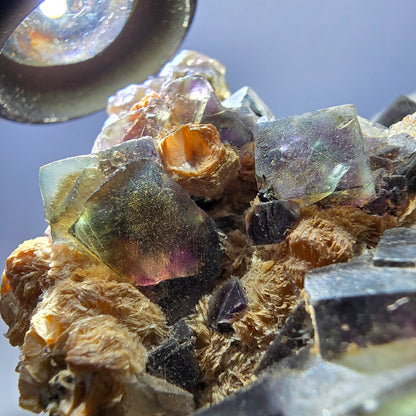 Fluorite fantôme colorée, tourmaline schol, hyalite, muscovite, Erongo, Namibie, 72 x 70 x 35 mm 