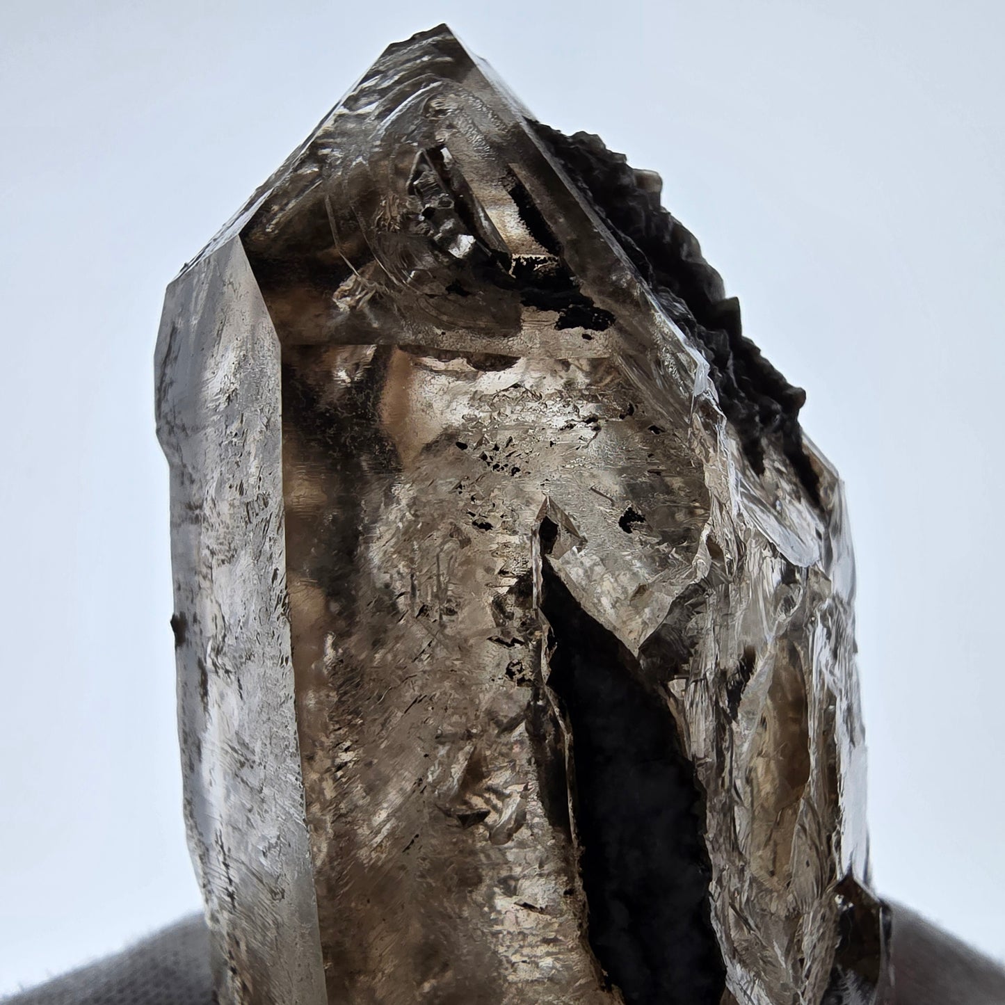 Sceptre en quartz fumé squelette Enhydro, calcite UV, 3 bulles, poche Saint-Valentin, Namibie, 149 x 71 x 52 mm 