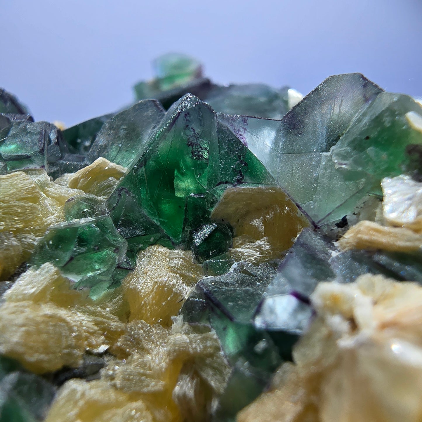 Cube de fluorite fantôme zonal, muscovite, spécimen d'hyalite, Erongo, Namibie, 90 x 72 x 53 mm 