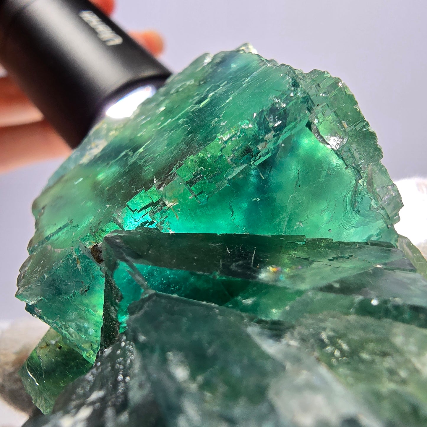 Grand spécimen de cube de fluorite fantôme, parqueté vert Okorusu, Namibie, 85 x 61 x 34 mm 